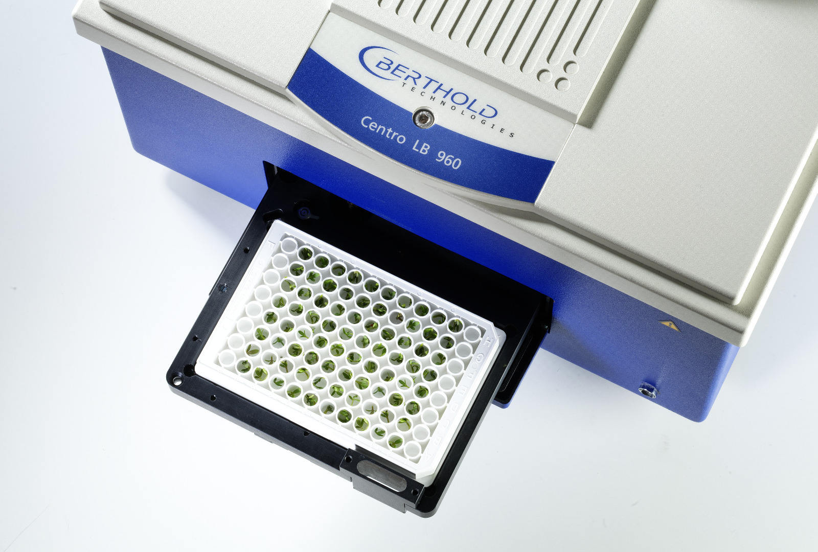 Centro-microplate-luminometer-Platte_ausgefahren